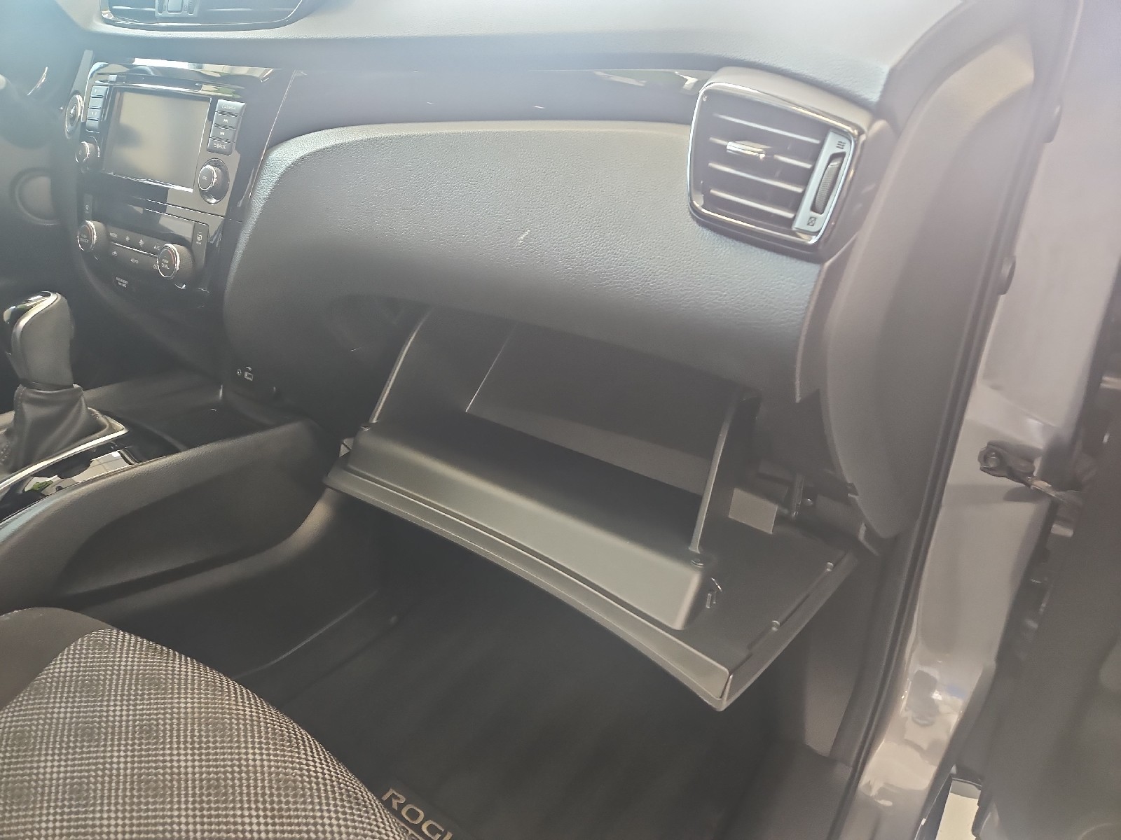 Used 2020 GRAY Nissan SV image 25