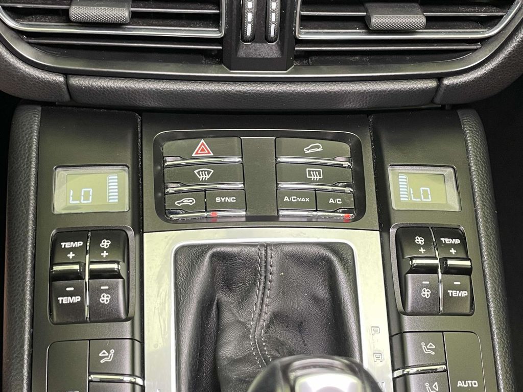 2020 Porsche Macan Base photo 29