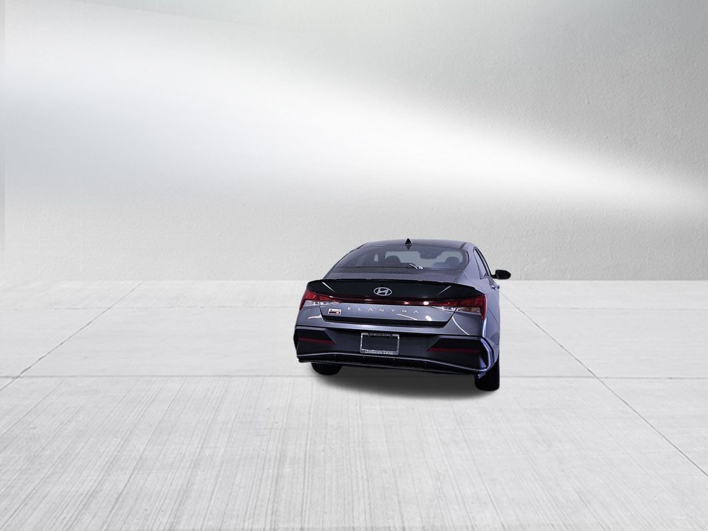 2025 Hyundai Elantra SEL Sport photo 4
