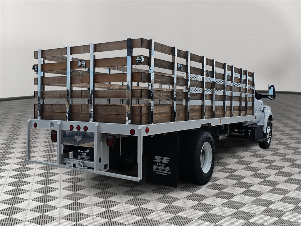2024 Ford F-650 photo 3
