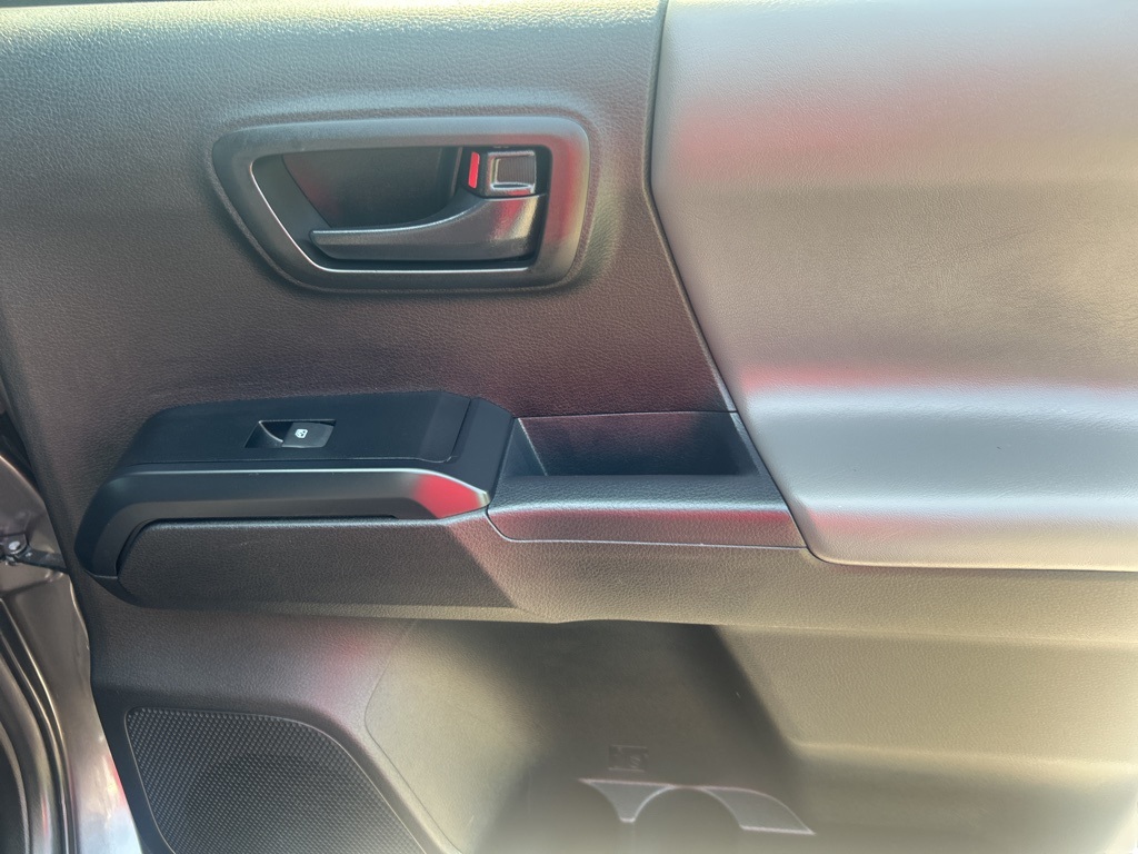 2023 Toyota Tacoma TRD Off-Road photo 22