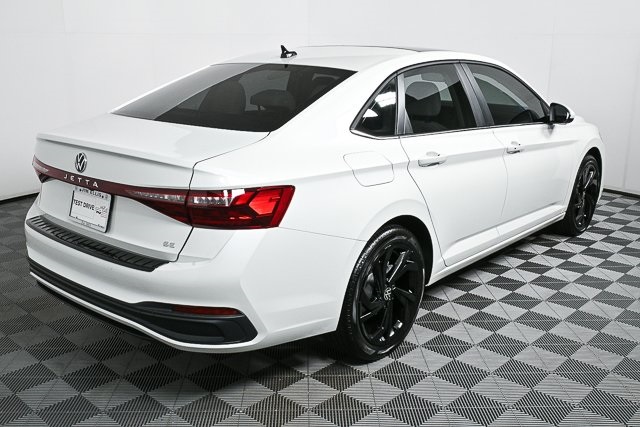 2025 Volkswagen Jetta 1.5T SE photo 3