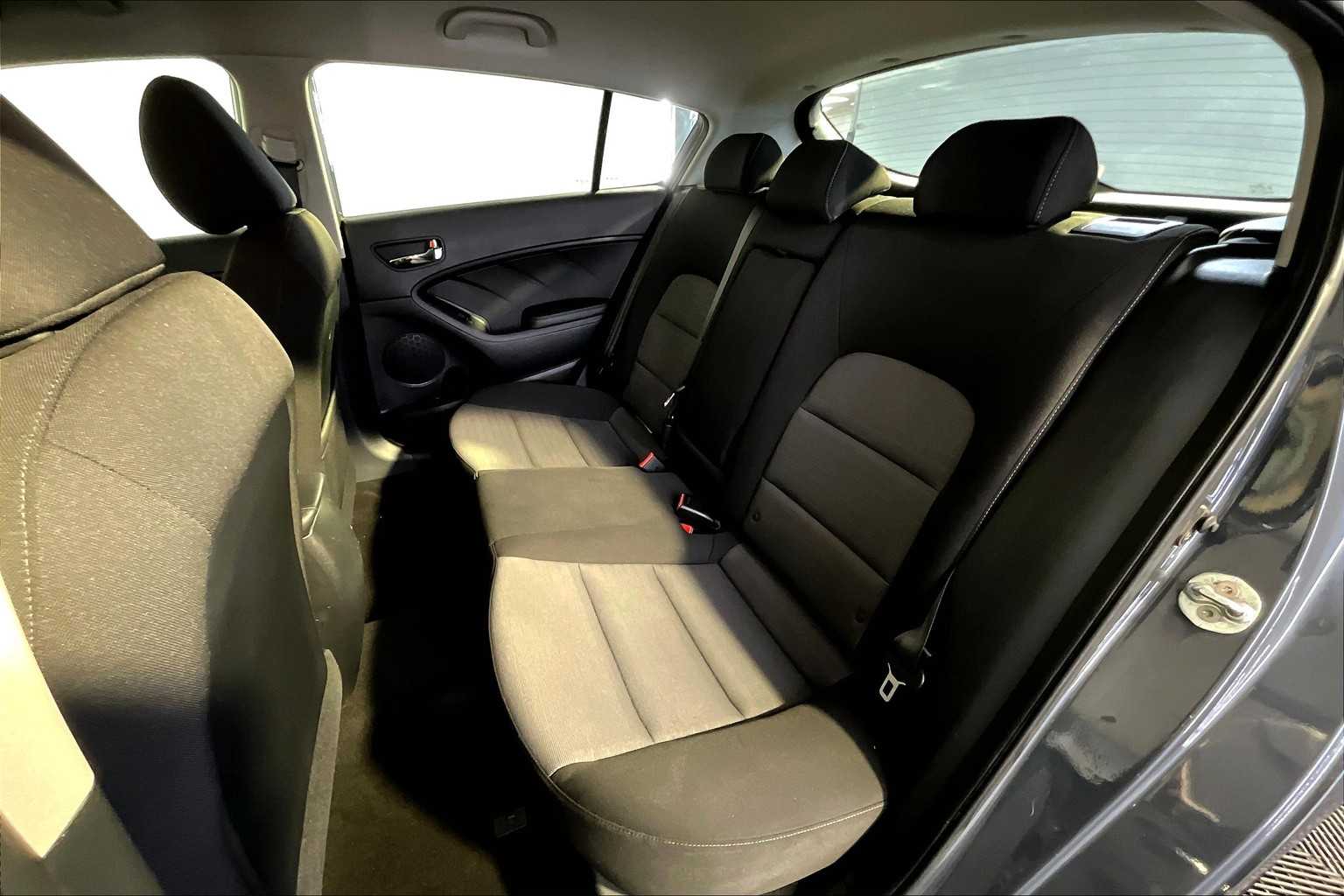 2016 Kia Forte 5-Door LX photo 19