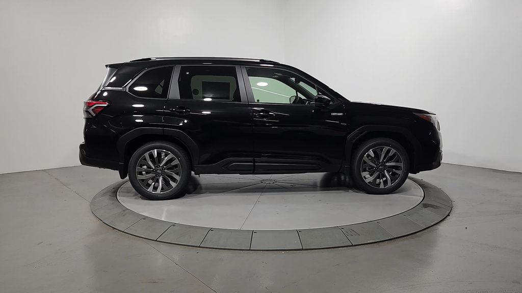 2025 Subaru Forester Touring photo 3