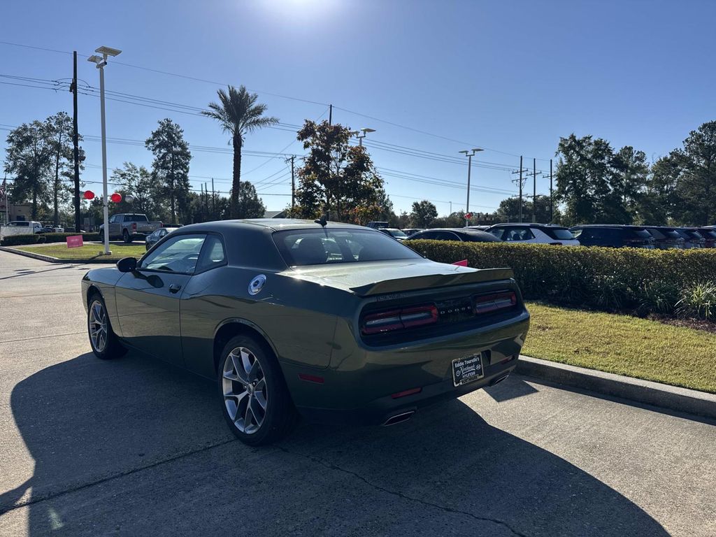 2021 Dodge Challenger SXT photo 4
