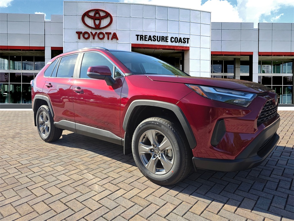 2025 Toyota RAV4 XLE's photo