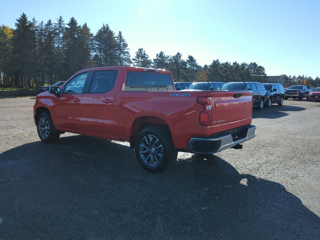 2024 Chevrolet Silverado 1500 LT photo 3