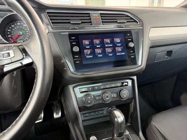 2020 Volkswagen Tiguan SE R-Line Black photo 13