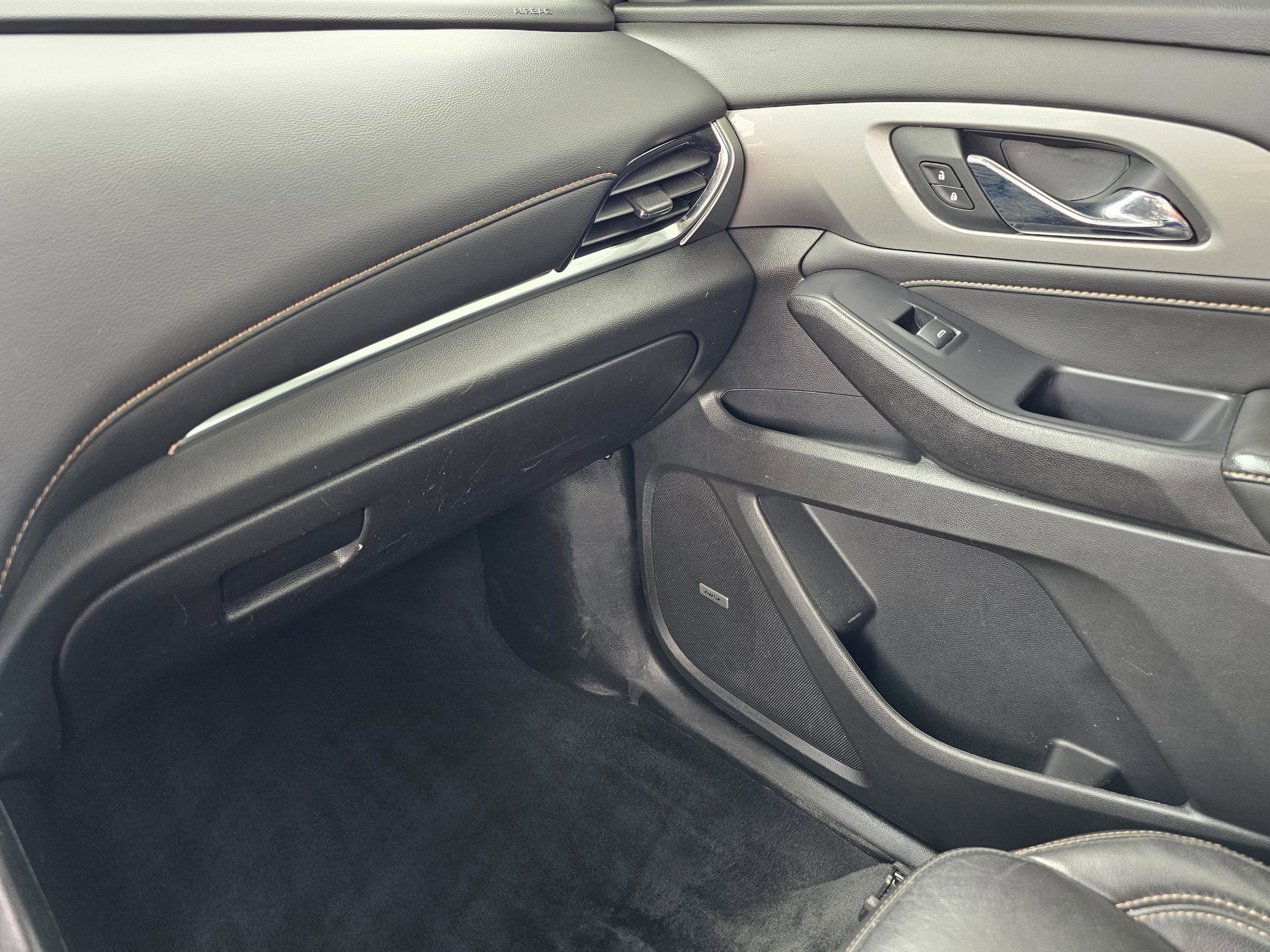 2021 Chevrolet Traverse RS photo 24