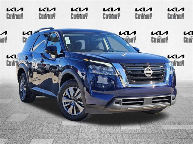2025 Nissan Pathfinder SV's photo