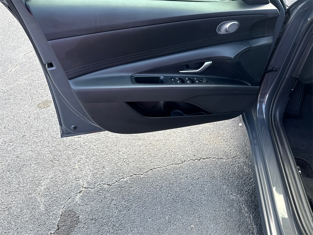 2024 Hyundai Elantra SEL photo 10