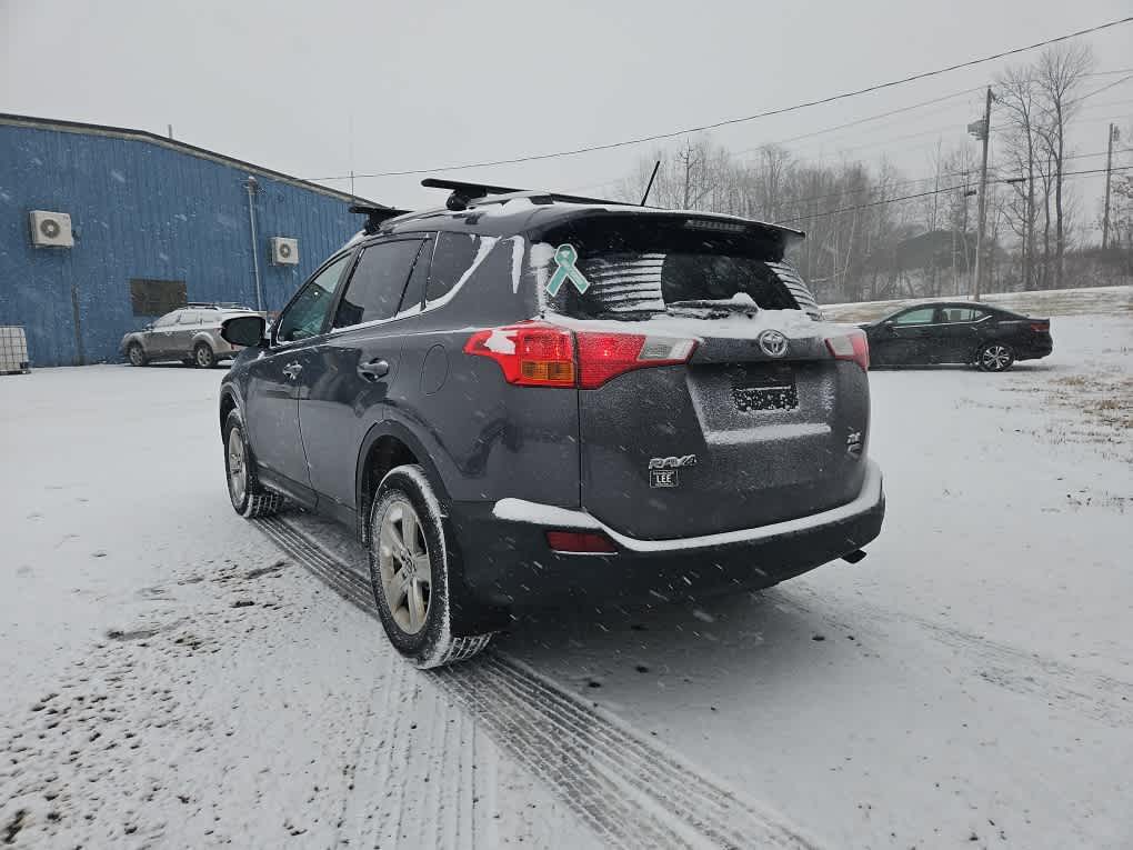 2015 Toyota RAV4 XLE photo 3
