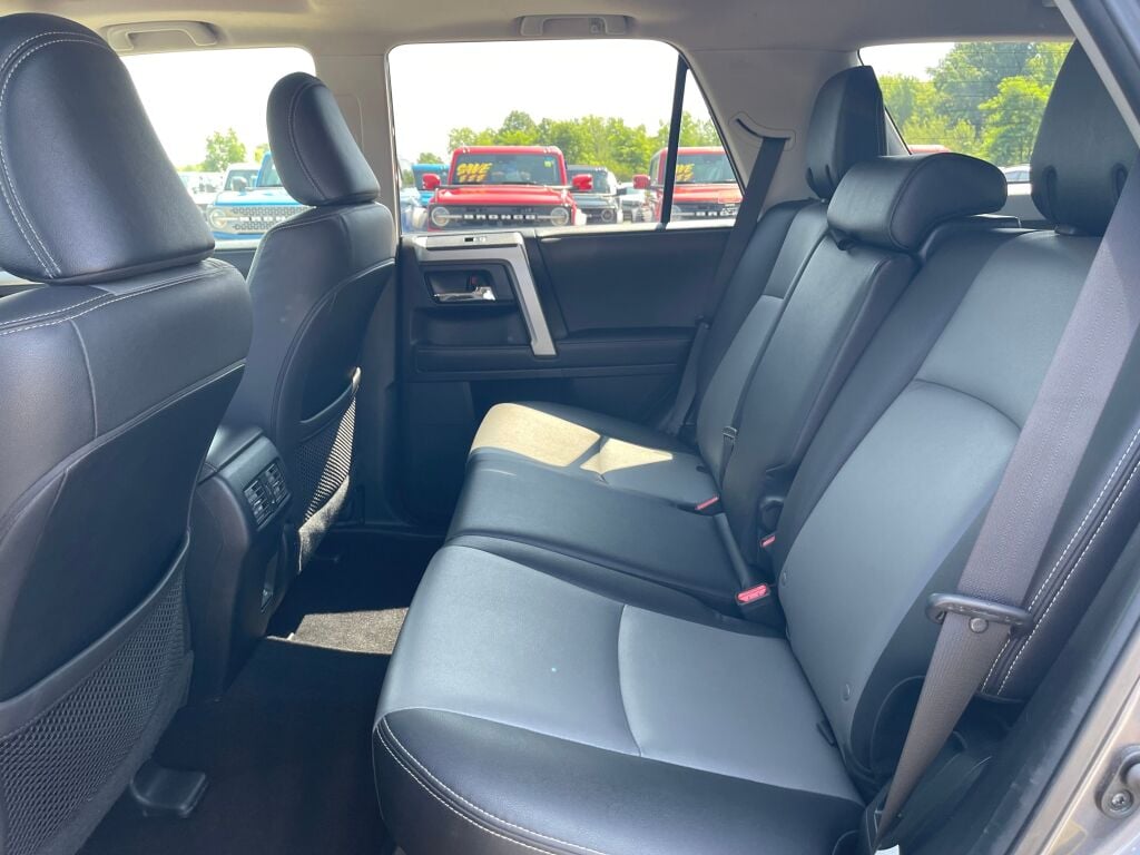 2020 Toyota 4Runner SR5 Premium photo 18