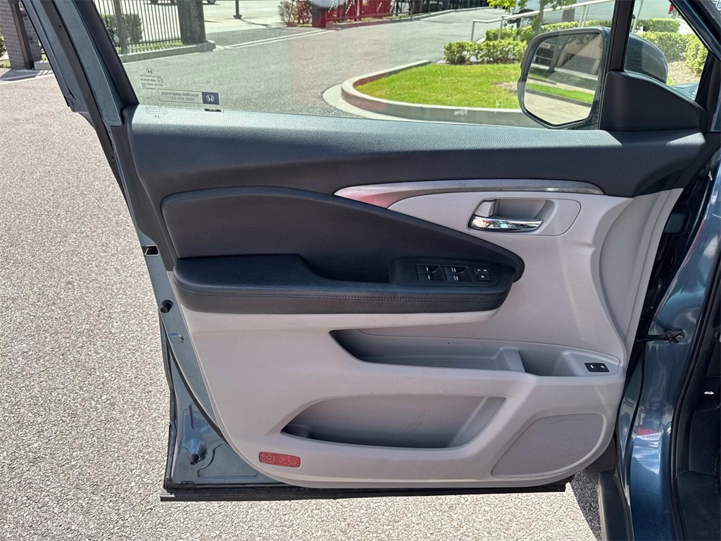 2017 Honda Pilot EX-L photo 18