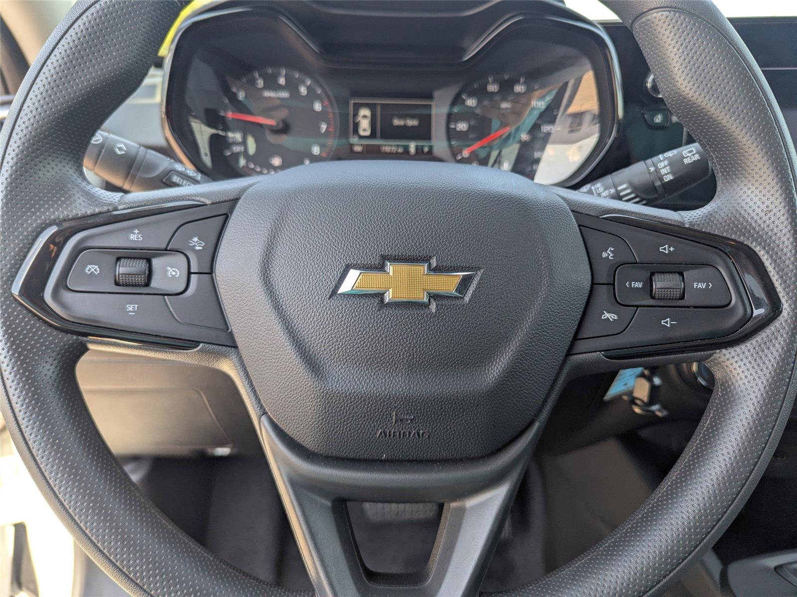 2025 Chevrolet Trax LS photo 27