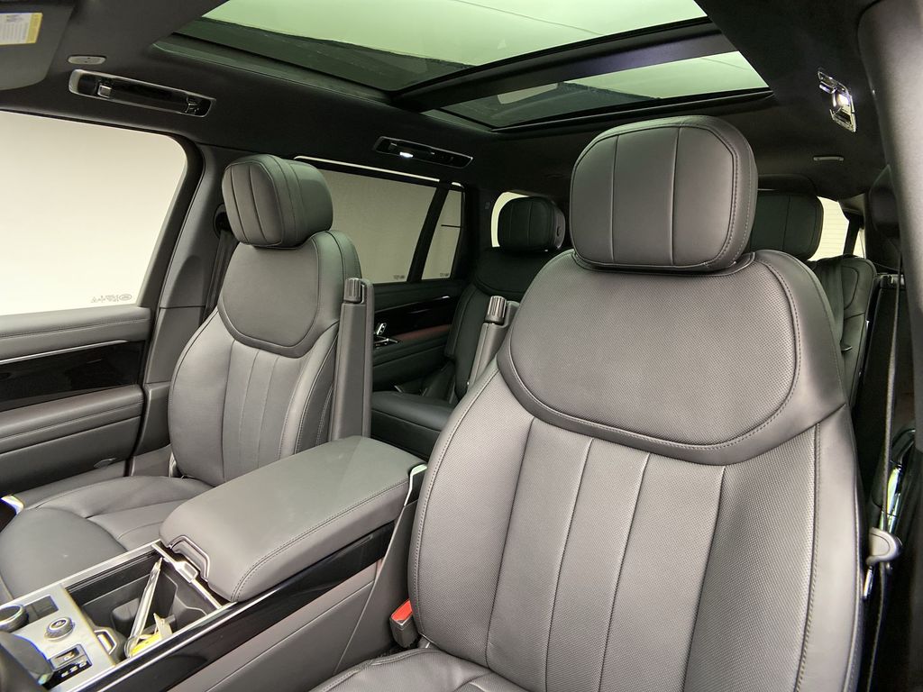 2023 Land Rover Range Rover SE photo 14