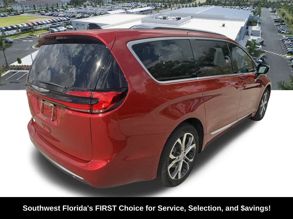 2026 Chrysler Pacifica Pinnacle photo 4