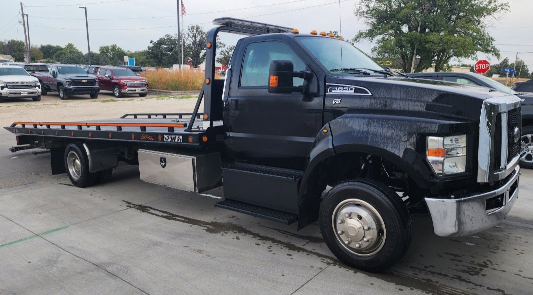 2017 Ford F-650 photo 4