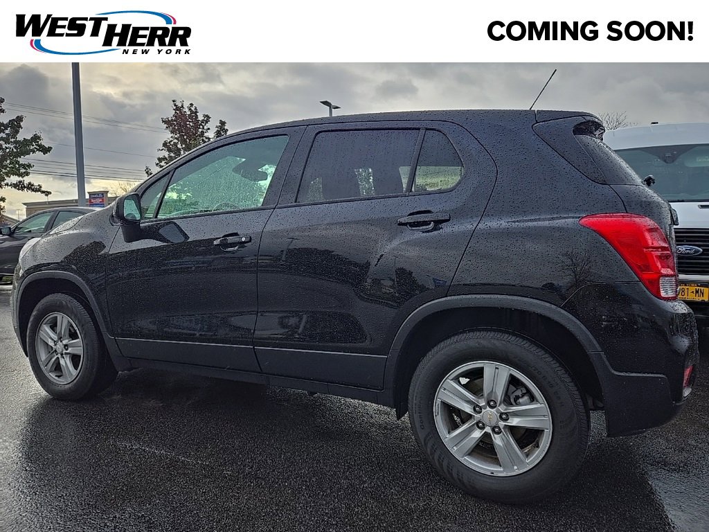 2022 Chevrolet Trax LS photo 3