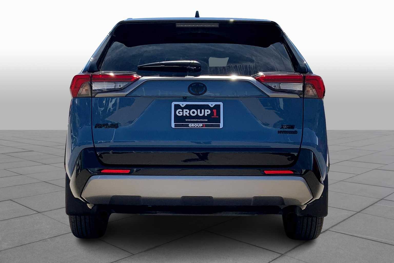 2024 Toyota RAV4 Hybrid XSE photo 3