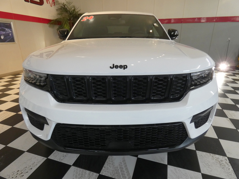 2024 Jeep Grand Cherokee Altitude photo 2