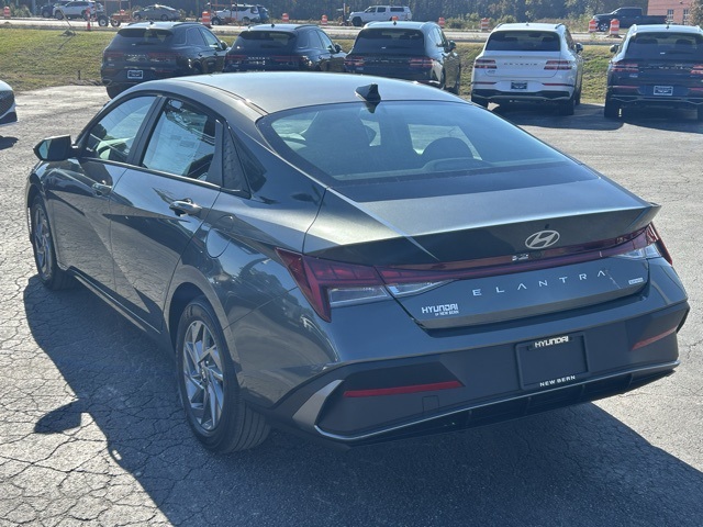 2026 Hyundai Elantra Hybrid Blue photo 3