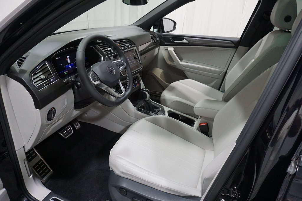 2023 Volkswagen Tiguan SE R-Line Black photo 9