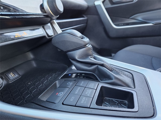 2024 Toyota RAV4 LE photo 23