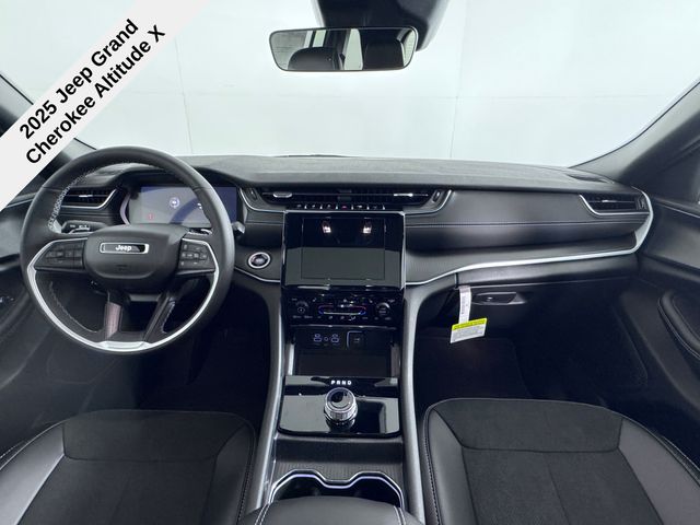 2025 Jeep Grand Cherokee Altitude X photo 18