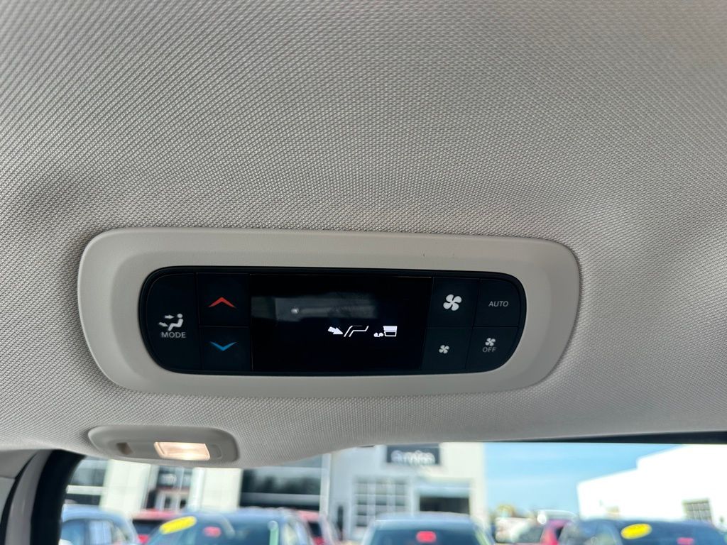 2024 Chrysler Pacifica Limited photo 10