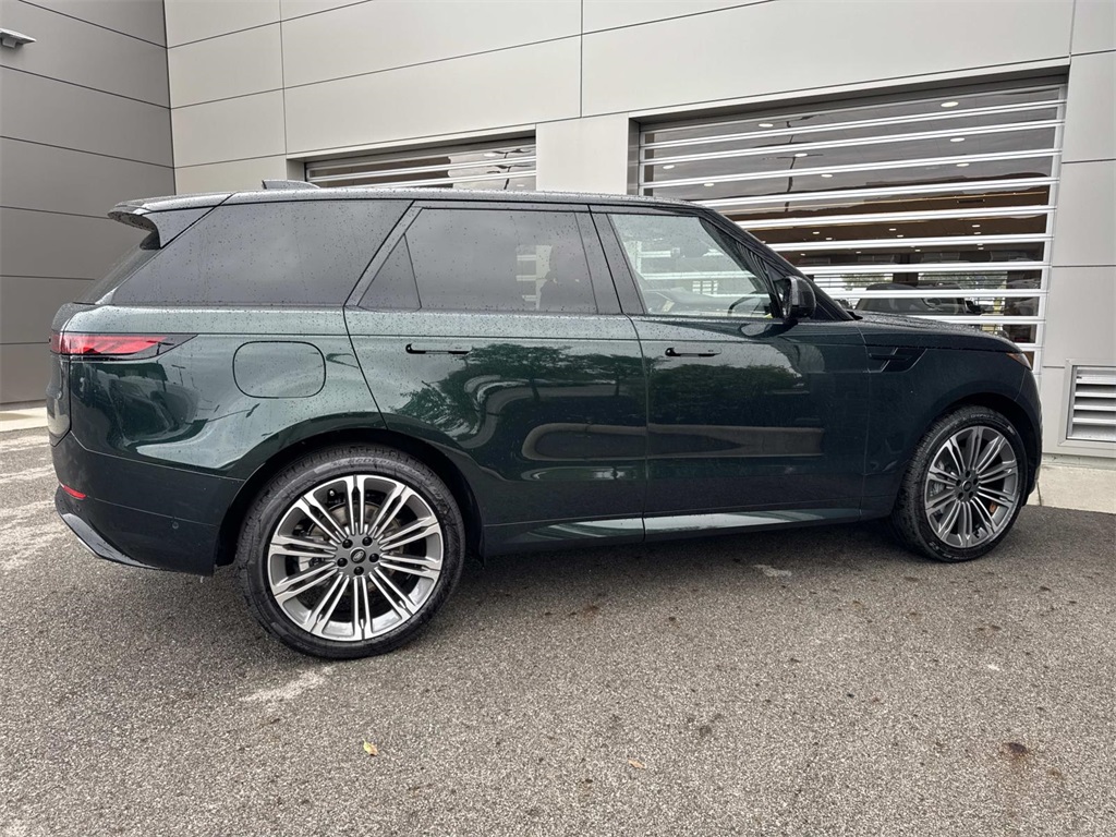 2025 Land Rover Range Rover Sport SE photo 8