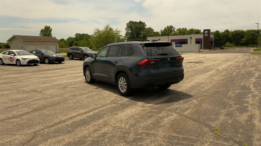 2024 Toyota Grand Highlander XLE photo 6
