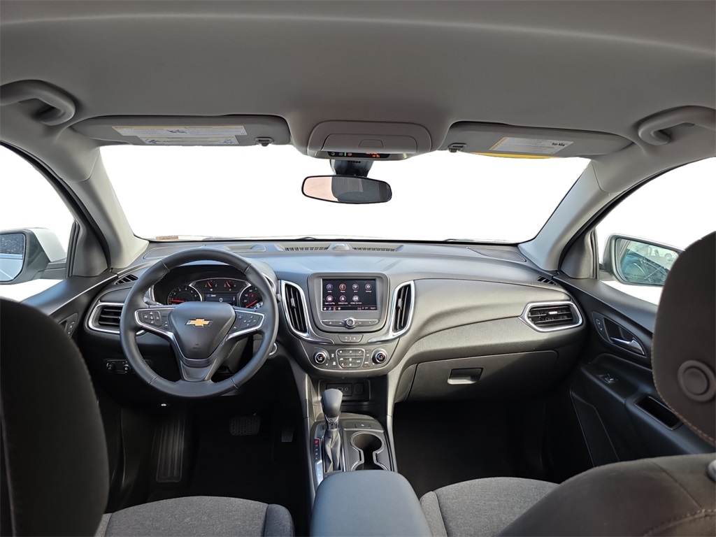 2024 Chevrolet Equinox LT photo 2