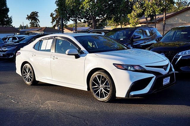 Used 2021 White Toyota SE Nightshade image 5