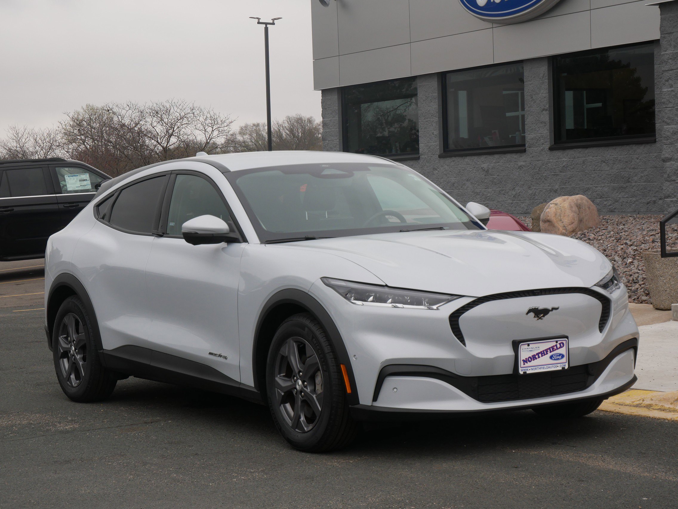 2022 Ford Mustang Mach-E Select photo 2