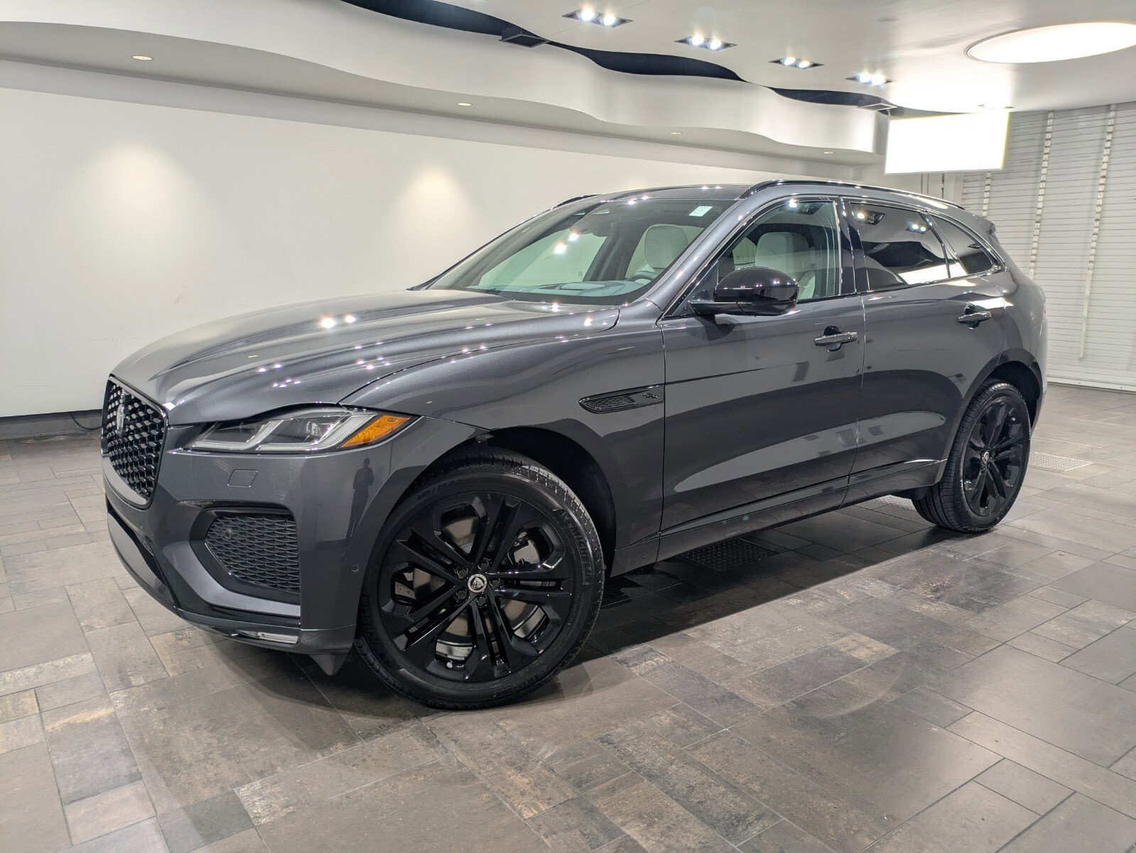 2026 Jaguar F-Pace R-Dynamic S's photo