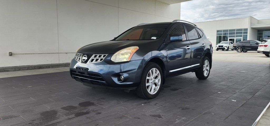 2013 Nissan Rogue SV's photo