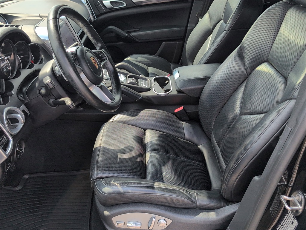 2017 Porsche Cayenne Platinum Edition photo 13
