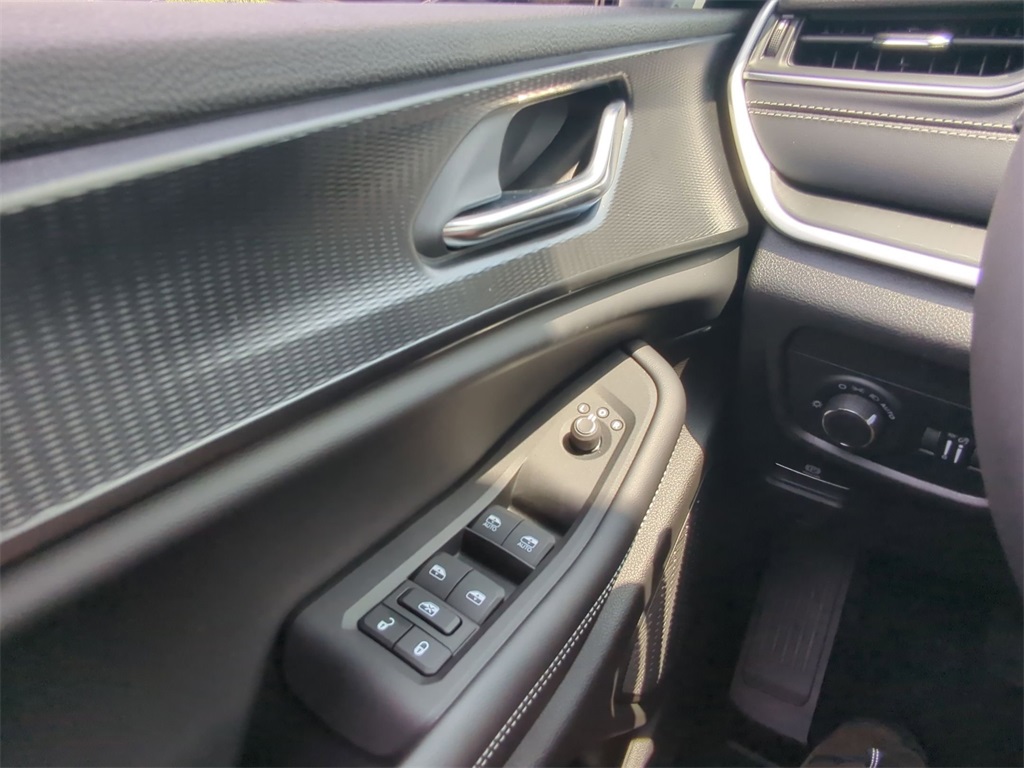 2025 Jeep Grand Cherokee Altitude X photo 18