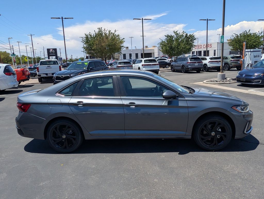 2025 Volkswagen Jetta 1.5T SE photo 3