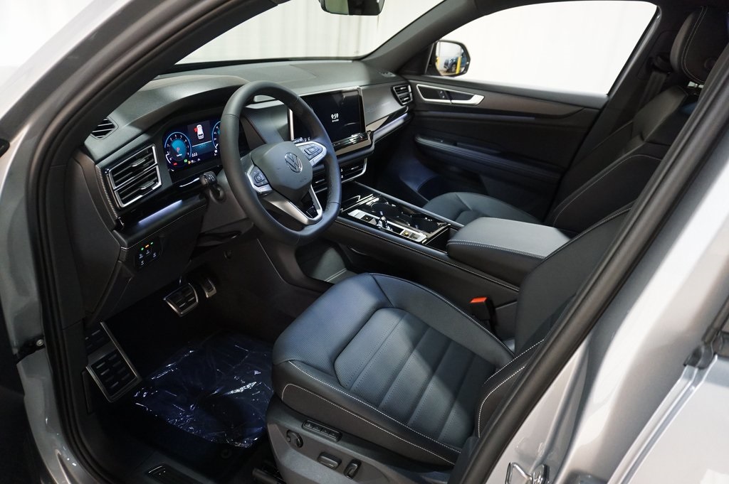 2026 Volkswagen Atlas Cross Sport SEL R-Line photo 8