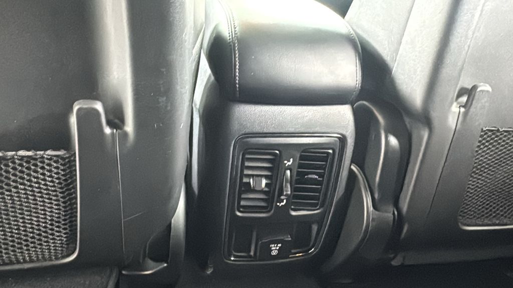 2019 Jeep Grand Cherokee Altitude photo 35