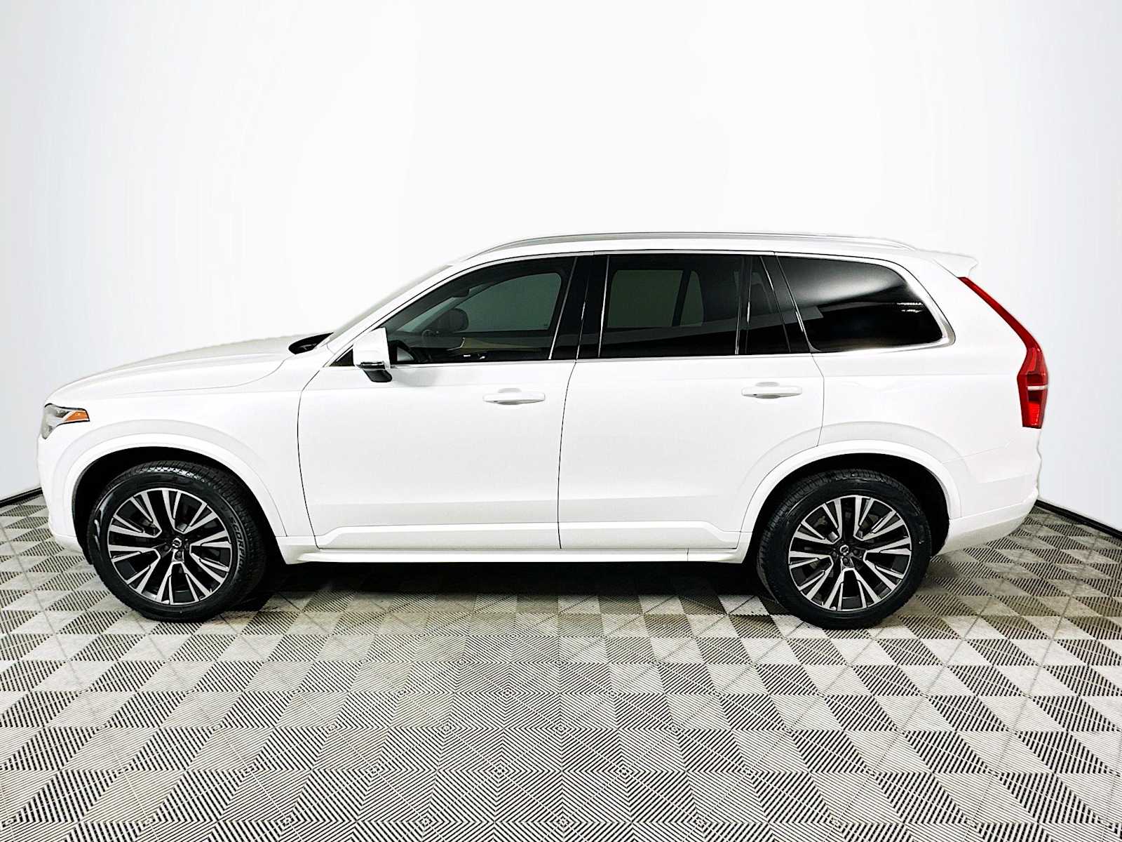 2021 Volvo XC90 Momentum photo 4