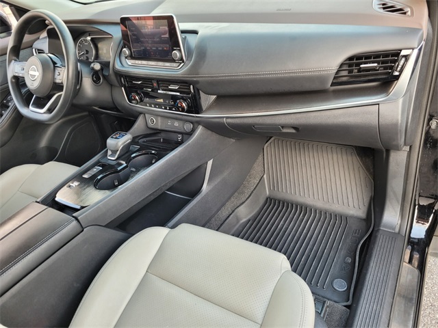 2022 Nissan Rogue SV photo 17