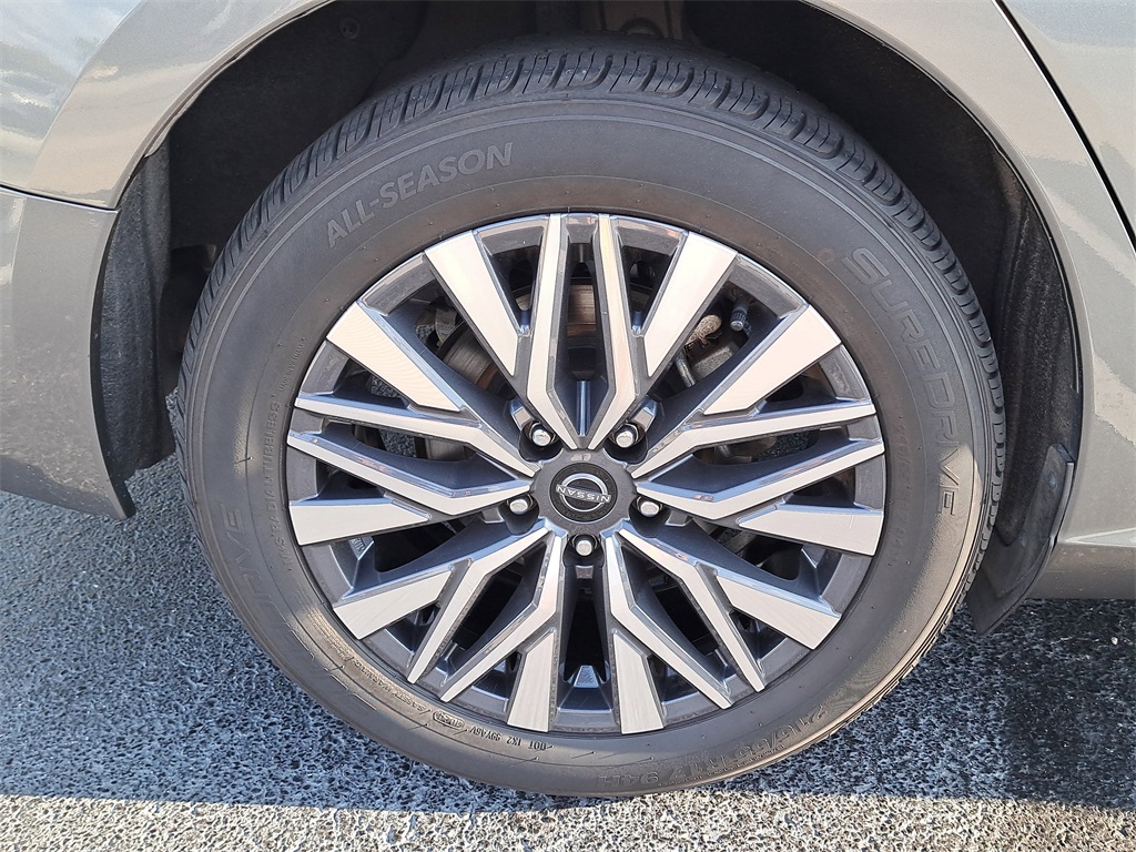 2023 Nissan Altima 2.5 SV photo 7