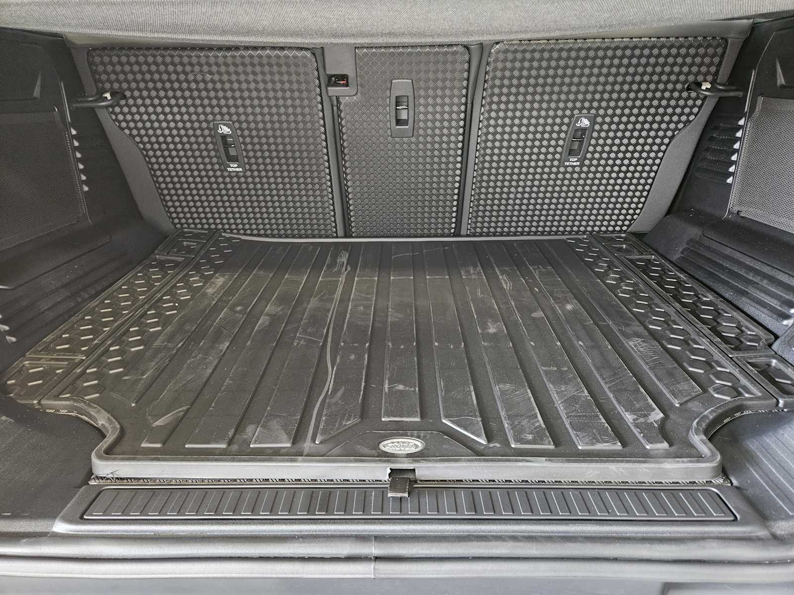 2025 Land Rover Defender 110 X-Dynamic SE photo 29