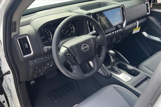 2025 Nissan Frontier SV photo 7