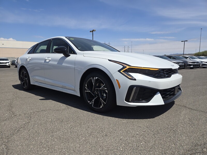 2025 Kia K5 GT-Line photo 2