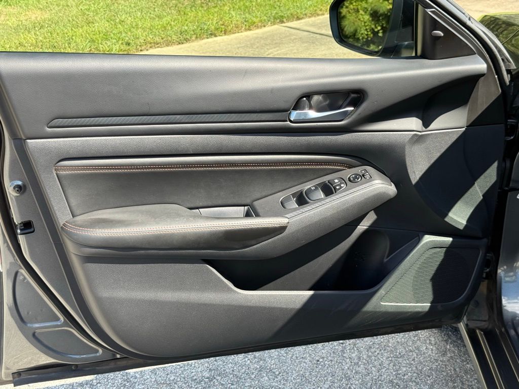 2022 Nissan Altima 2.5 SR photo 15