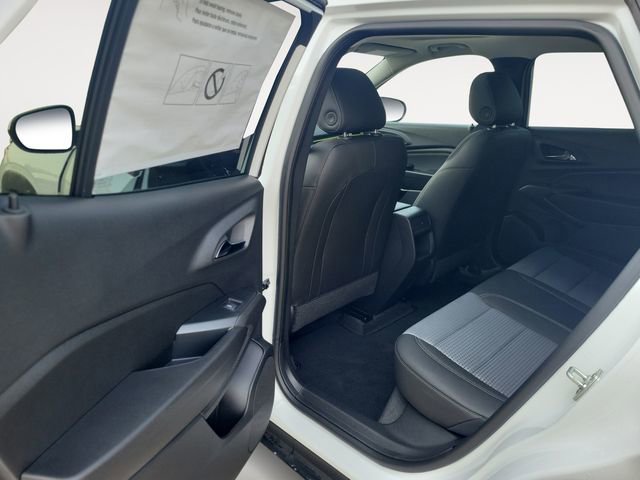 2025 Chevrolet Trax LT photo 18
